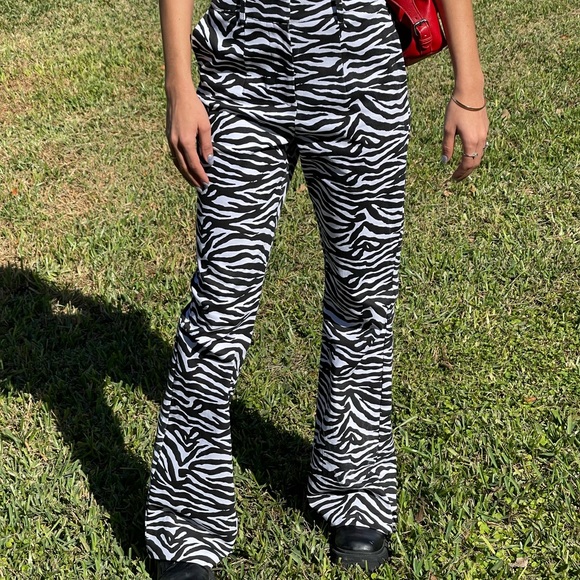 Vintage look High waisted Y2k Zebra print pants ๐ฆ๐ค - Picture 2 of 4